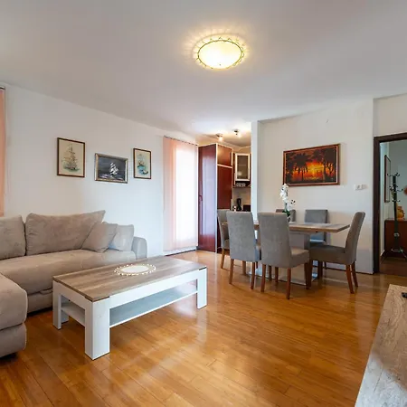 Lägenhet Moraca Three Bedroom Podgorica