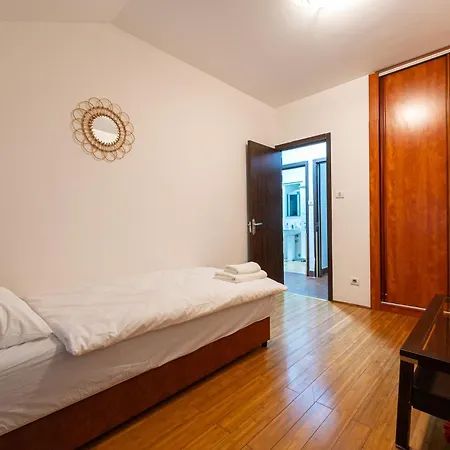 Lägenhet Moraca Three Bedroom