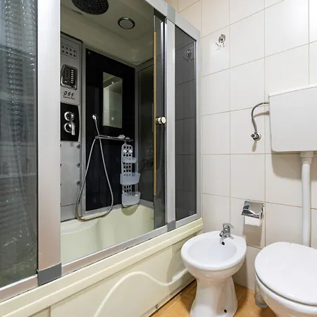 Moraca Three Bedroom Lägenhet