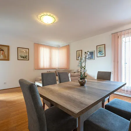 Lägenhet Moraca Three Bedroom *
