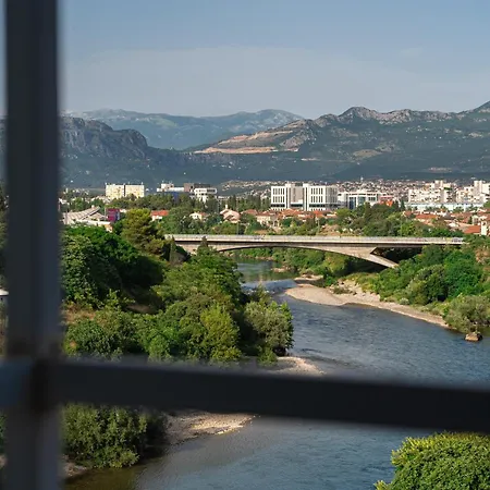 Lägenhet Moraca Three Bedroom Podgorica