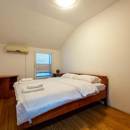 Moraca Three Bedroom ポドゴリツァ
