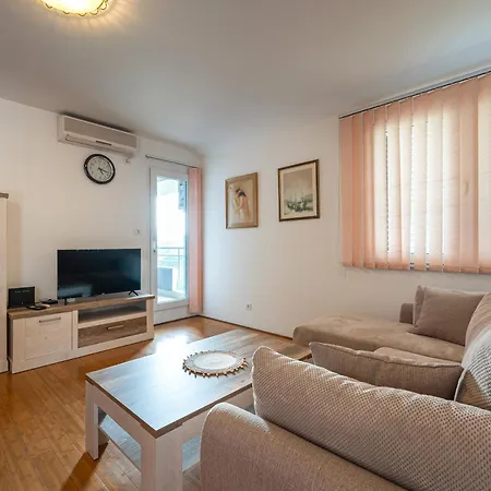 Appartamento Moraca Three Bedroom